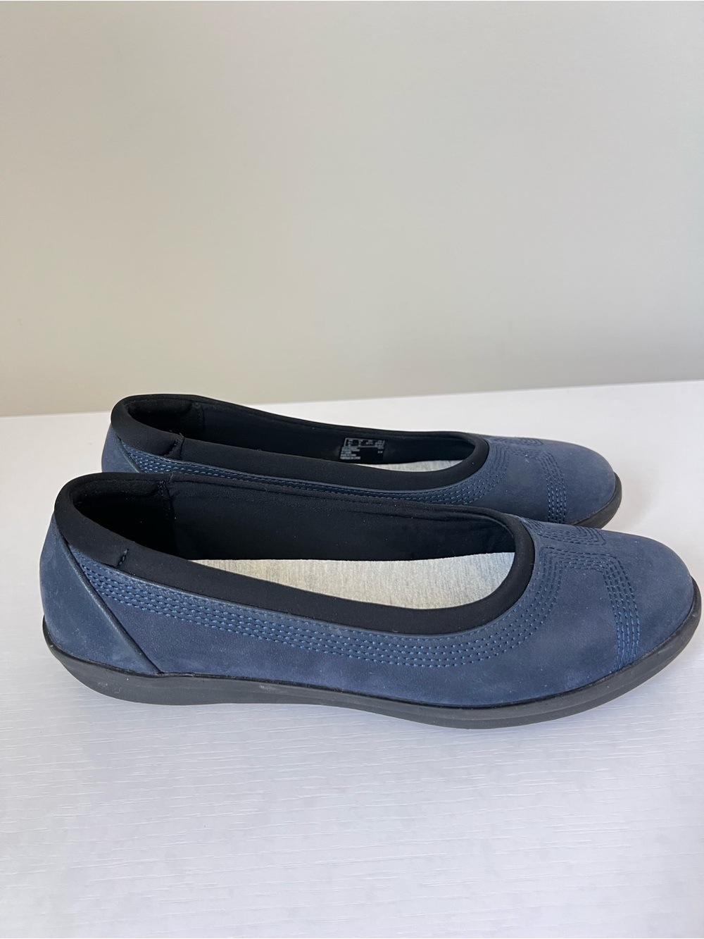 Clark’s cloudsteppers Ayla navy blue comfort slip on flats size 7